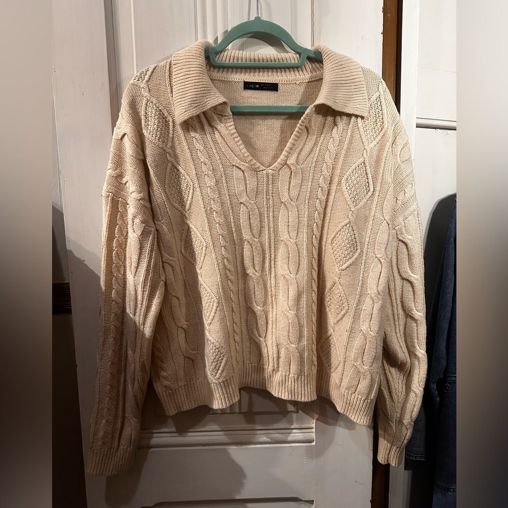 Cozy Oversized Collared Sweater - L